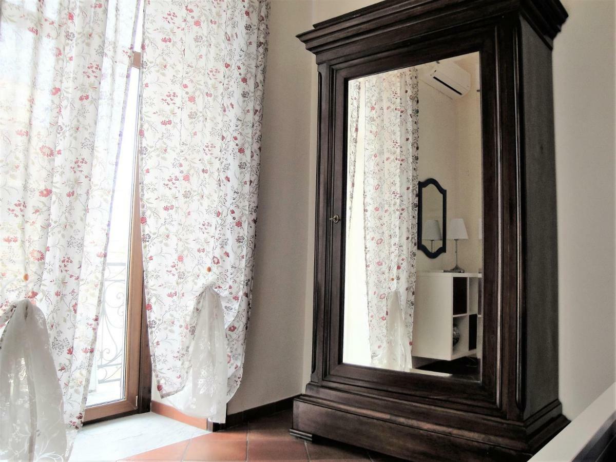 Umberto I Holiday House Napoli Exterior foto